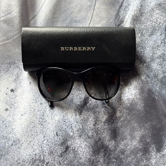 Burberry Polarized Sunglasses – Authentic with Case - Picture 1 of 4